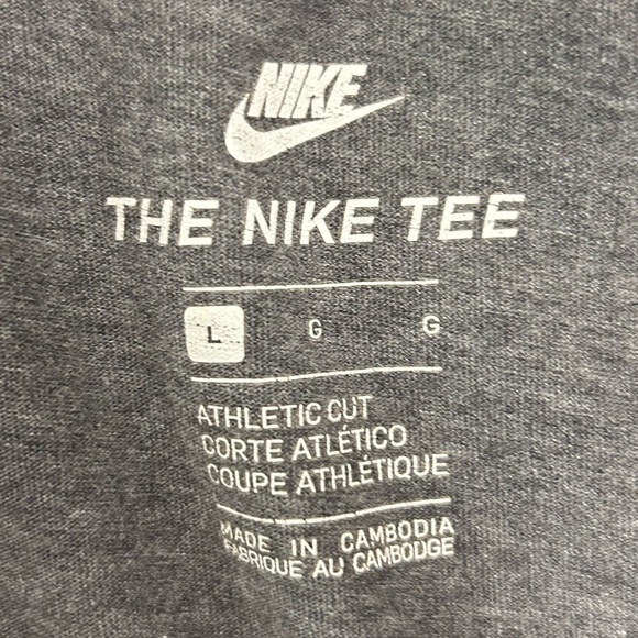 {Nike} The Nike Tee Athletic Cut - Picture 3 of 3